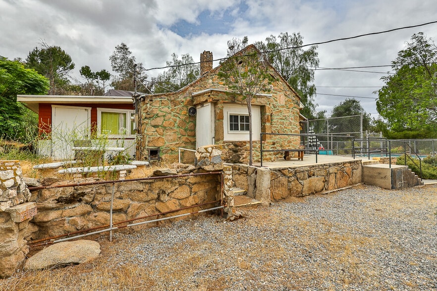 More Photos Of 41431 Gibbel Rd, Hemet Apartments For Sale