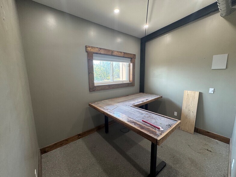 More Photos Of 17230-17232 Bel-Ray Pl, Belton Warehouse For Sale