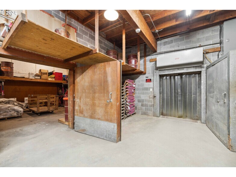 More Photos Of 665 Hemlock Ave, Coos Bay Refrigeration Cold Storage For Sale