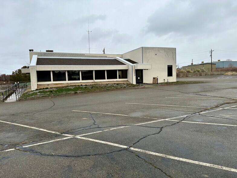 More Photos Of 1005 W 4th St, Winnemucca Bank For Sale