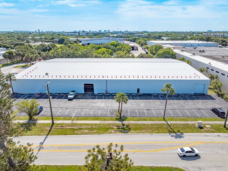 More Photos Of 198 Lock Rd, Deerfield Beach Warehouse For Lease