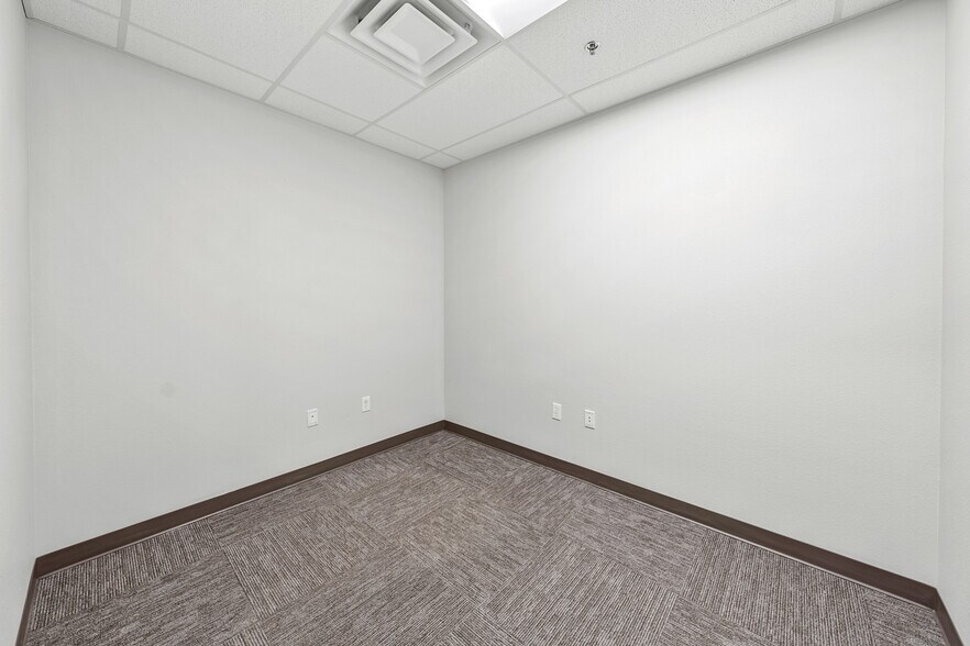 More Photos Of 2166 NW Vine St, Grants Pass Medical For Sale