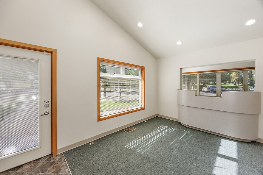 More Photos Of 1049 Siskiyou Blvd, Ashland Medical For Sale