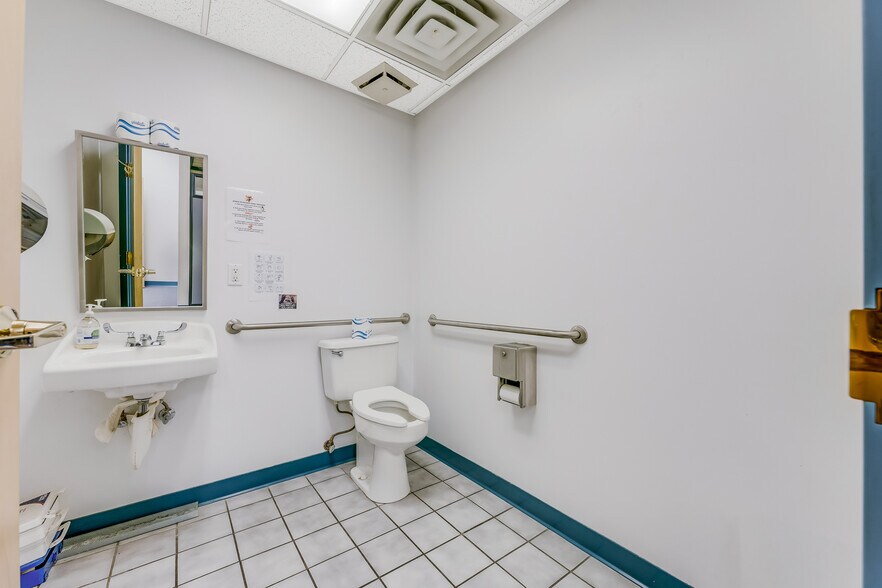 More Photos Of 224 Spruce St, Morgantown Office For Sale