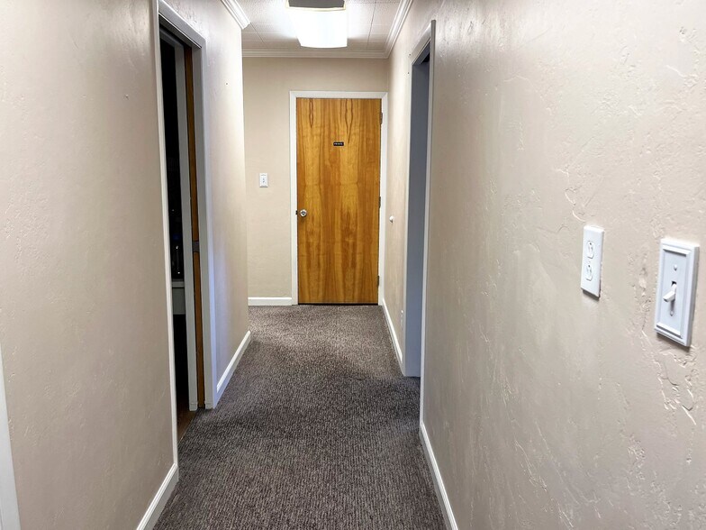 More Photos Of 411 W 5th St, McCook Office For Sale