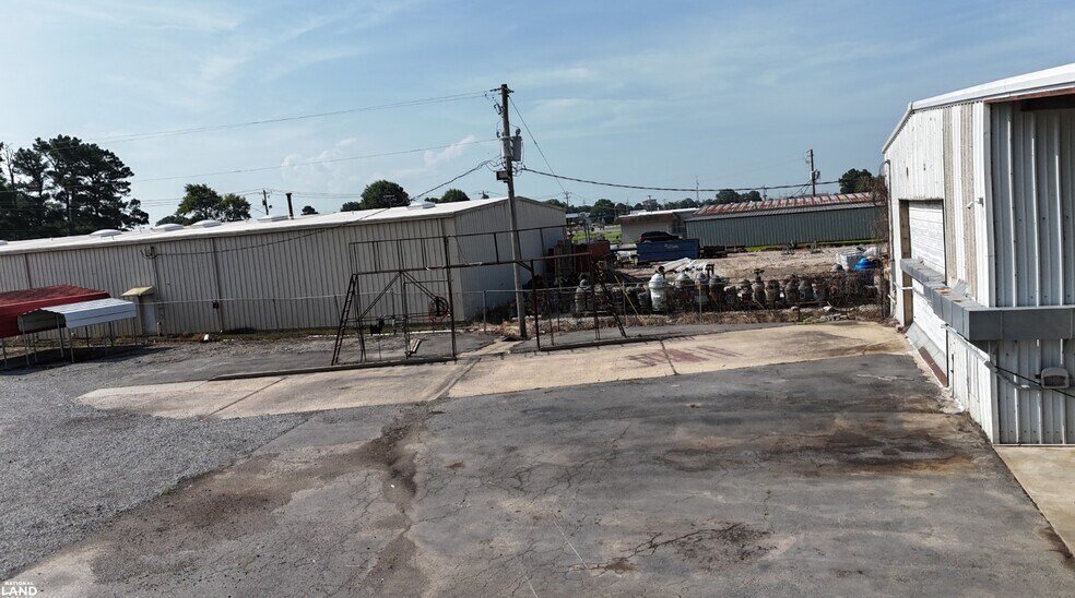 More Photos Of 1701 S Timber St, Stuttgart Office Residential For Sale