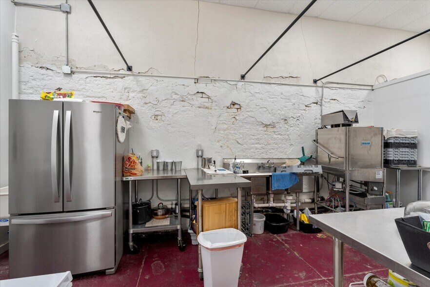 More Photos Of 223 Main St, Sulphur Springs Storefront For Lease