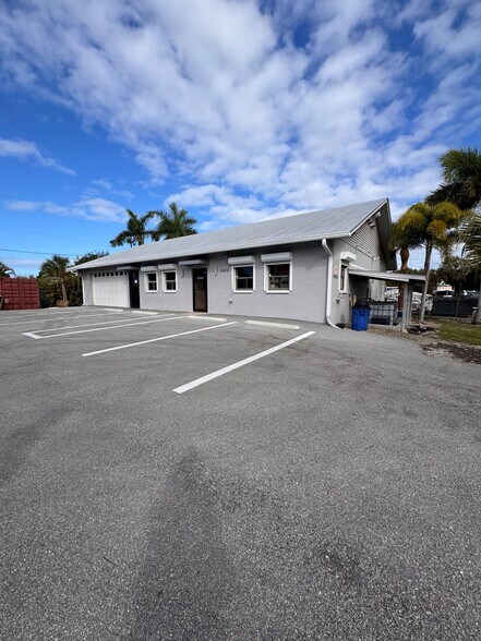 More Photos Of 11430 Tamiami Trl E, Naples Manufacturing For Lease