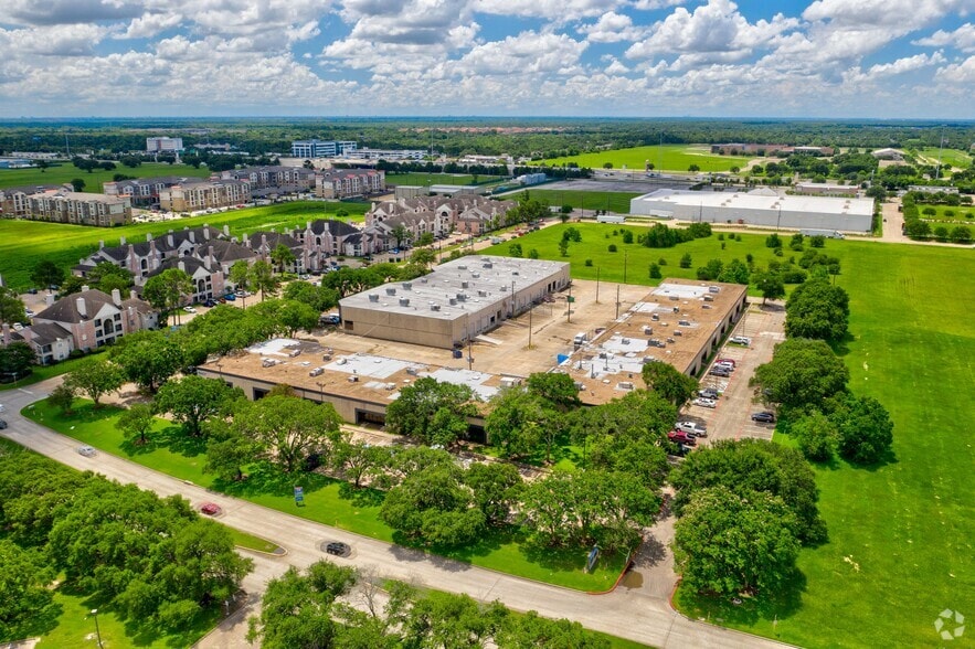 More Photos Of 19407 Park Row, Houston Warehouse For Lease