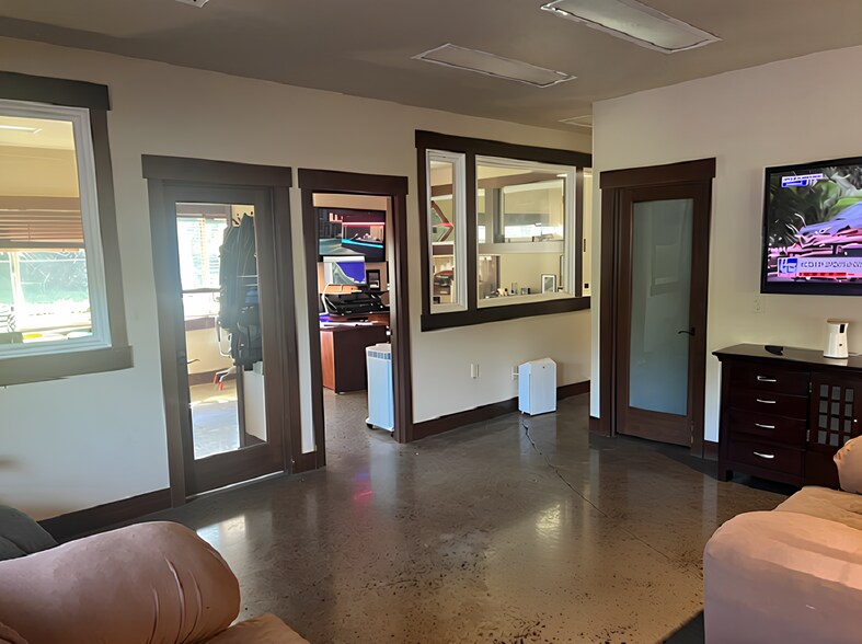 More Photos Of 12714 Valley Ave E, Sumner Contractor Storage Yard For Lease