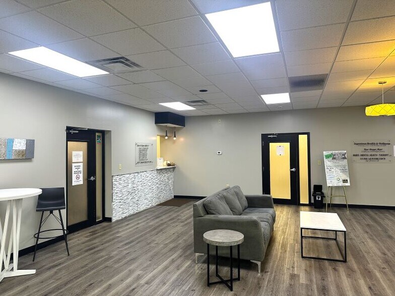 More Photos Of 20 W Wenger Rd, Englewood Medical For Lease
