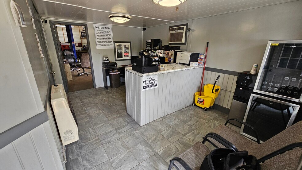 More Photos Of 4114 E Michigan Ave, Jackson Freestanding For Sale