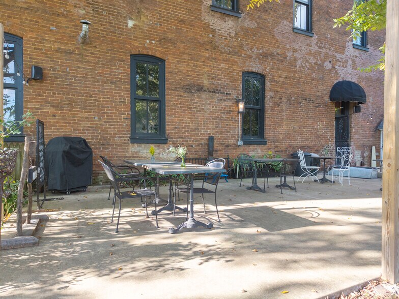 More Photos Of 411 E Front Ave, Chester Hospitality For Sale