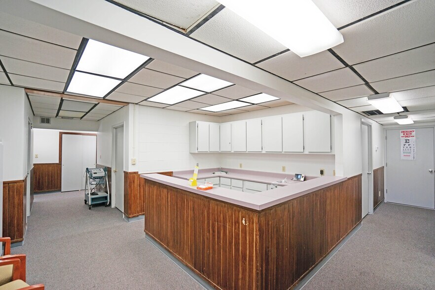 More Photos Of 811 W Yakima Ave, Yakima Storefront Retail Office For Lease