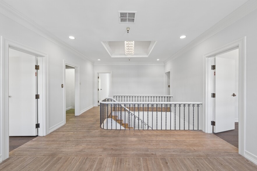 More Photos Of 4526 Wilshire Blvd, Los Angeles Office Residential For Sale