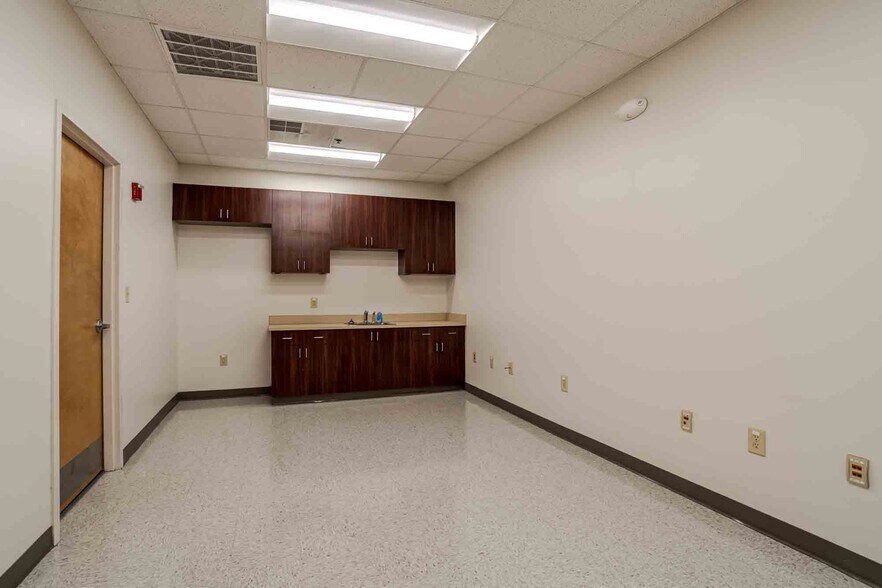 More Photos Of 324 Park Knoll Dr, Morrisville Unknown For Lease