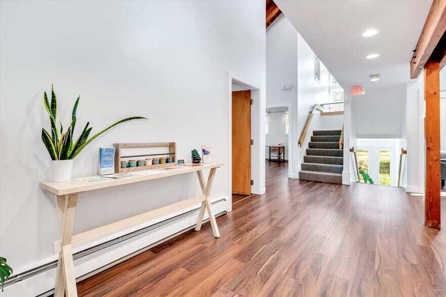 More Photos Of 1049 Main St, West Barnstable Medical For Sale
