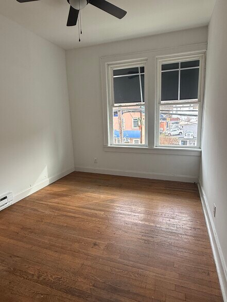 More Photos Of 33 N Washington St, Berkeley Springs Restaurant For Sale