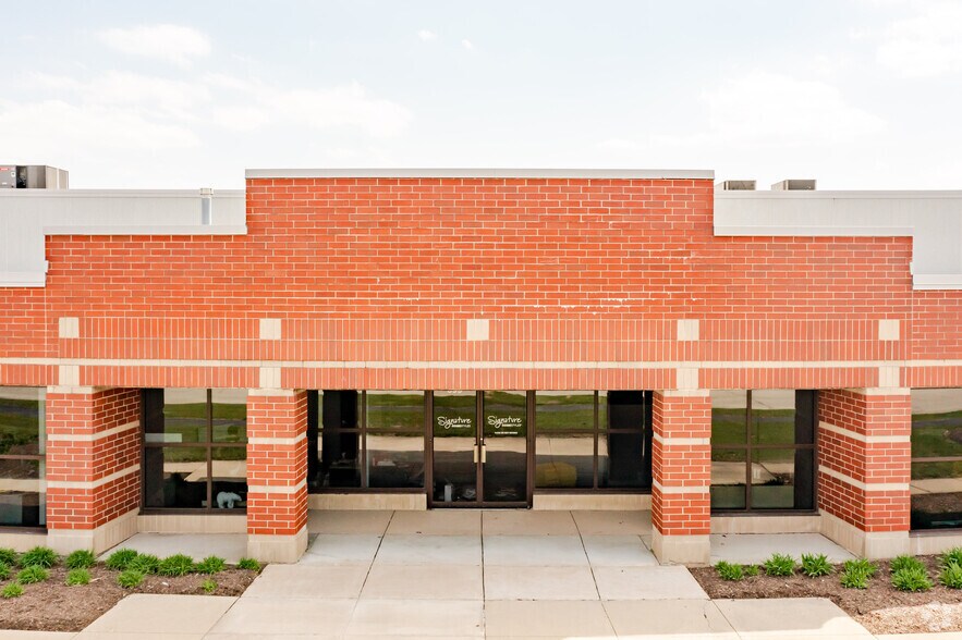 More Photos Of 699-701 Regency Dr, Glendale Heights Warehouse For Lease