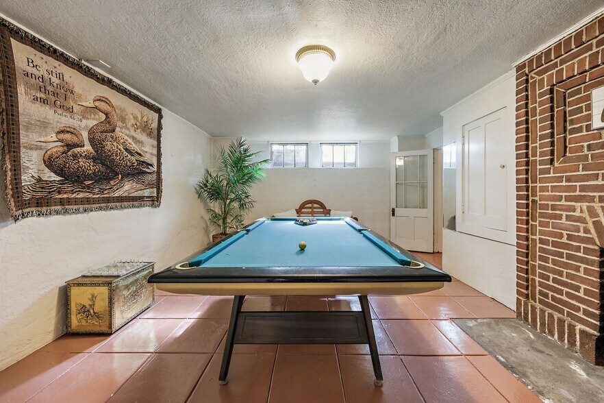 More Photos Of 2336 Table Rock Rd, Medford Freestanding For Sale