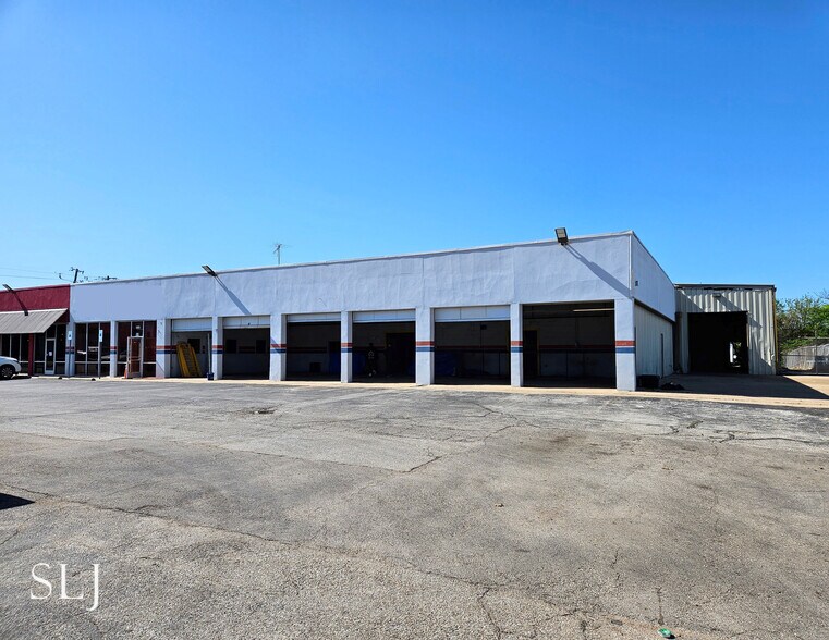 Primary Photo Of 3317 Inwood Rd, Dallas Auto Repair For Lease