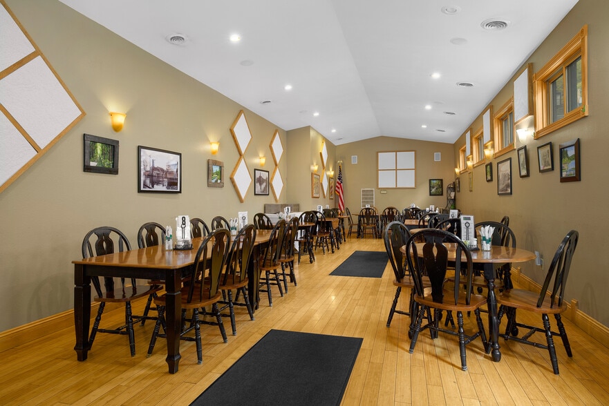 More Photos Of 112 N Shore Dr, Fountain City Restaurant For Sale