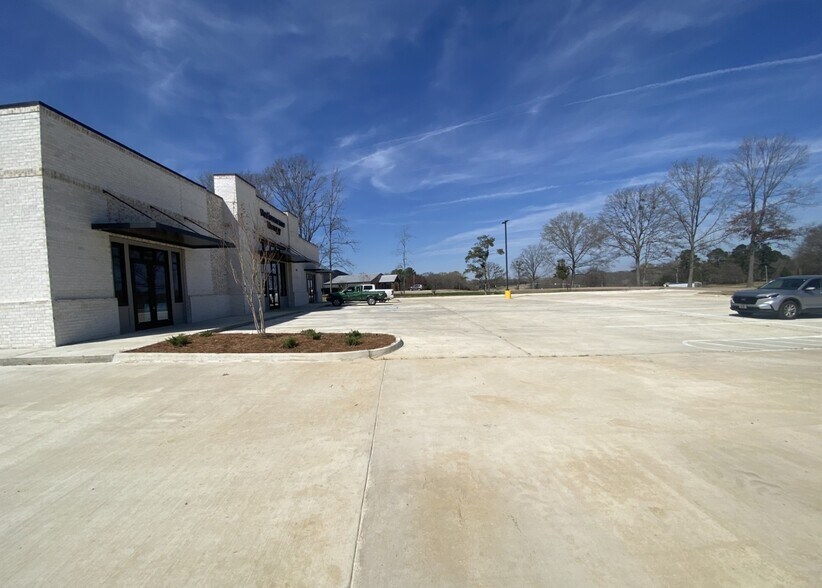 More Photos Of 787 US-49 Hwy, Flora Drugstore For Lease