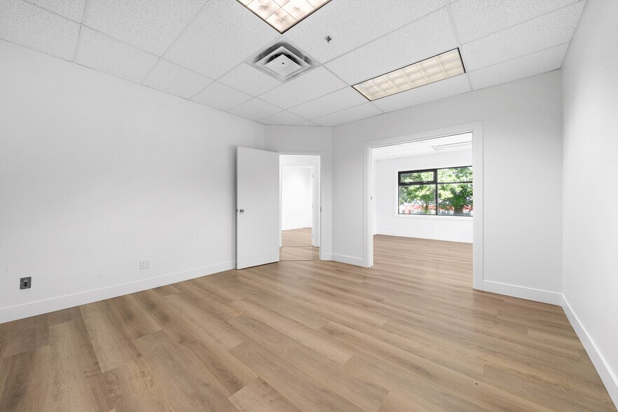 More Photos Of 8920 Fraserton Ct, Burnaby Warehouse For Lease