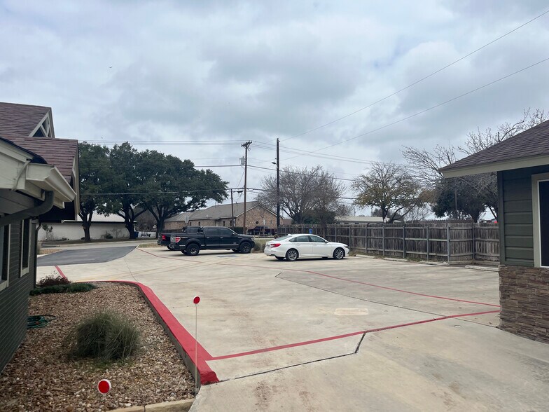 More Photos Of 1260 River Acres Dr, New Braunfels Medical For Lease