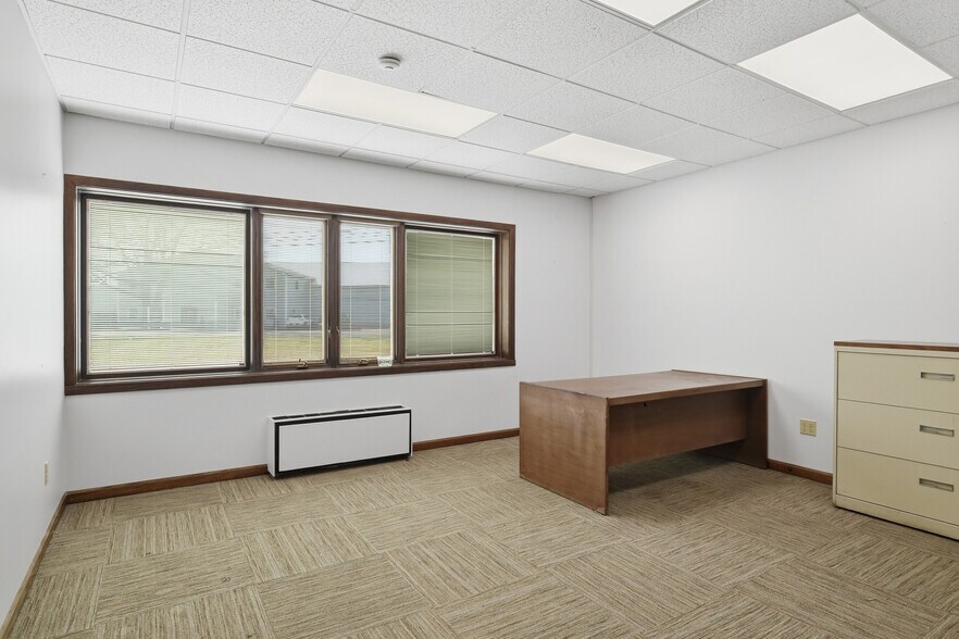 More Photos Of 109 Apremont Way, Westfield Manufacturing For Lease