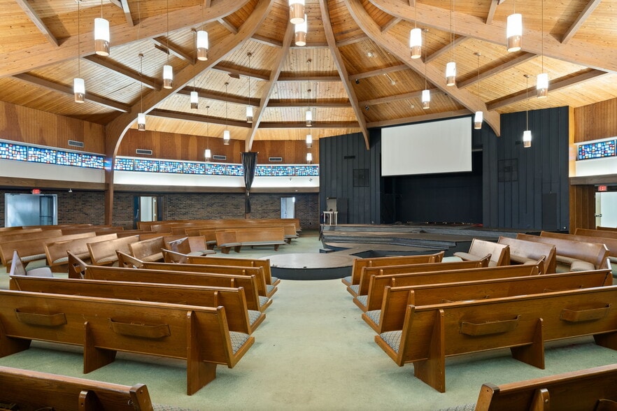 More Photos Of 513 W Rittenhouse Rd, Houston Religious Facility For Sale