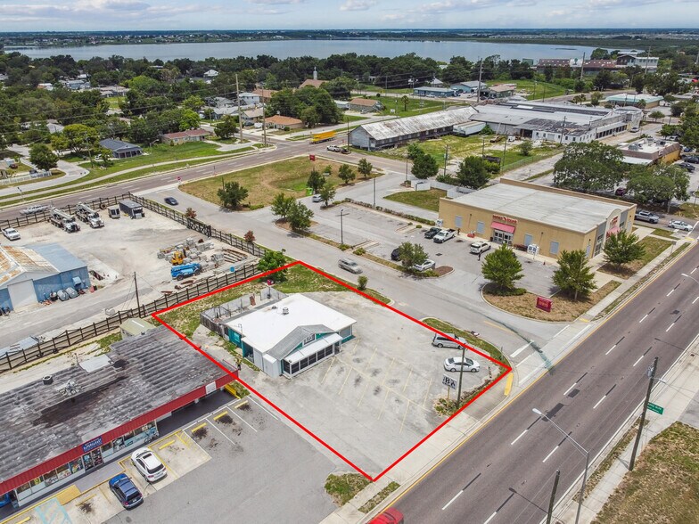 More Photos Of 275 S Lake Shore Way, Lake Alfred Restaurant For Sale