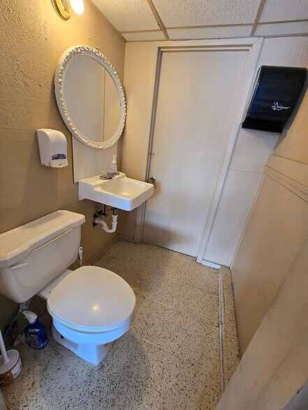 More Photos Of 365 E Main St, Waterloo Town Restaurant For Sale