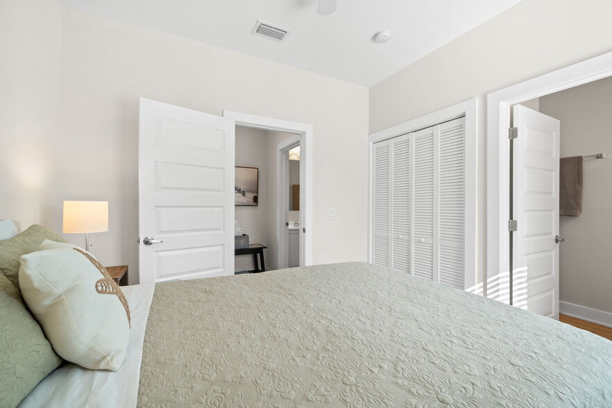 More Photos Of 2906 Sarah Jean Ct, Panama City Manufactured Housing Mobile Home Park For Sale