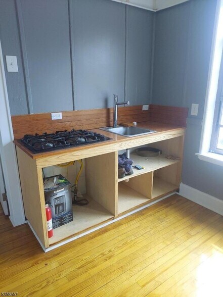 More Photos Of 16 Flanders Rd, Netcong Specialty For Sale