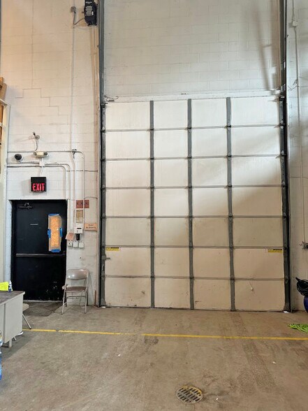 More Photos Of 5665 Auburn Rd, Shelby Township Freestanding For Lease