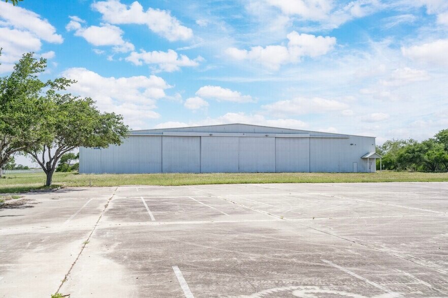 More Photos Of 5806 E Grimes Ave, Harlingen Manufacturing For Lease