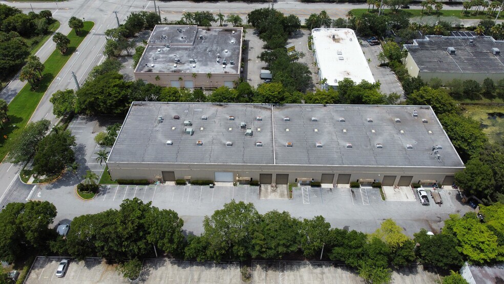 More Photos Of 4880 N Hiatus Rd, Sunrise Warehouse For Lease