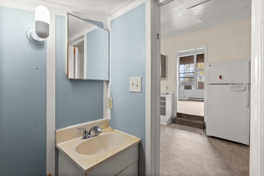 More Photos Of 1017 W Main St, Centralia Flex For Sale