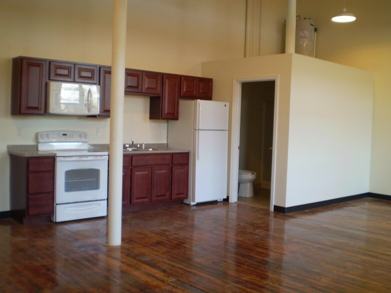 More Photos Of 560 Mineral Spring Ave, Pawtucket Warehouse For Lease