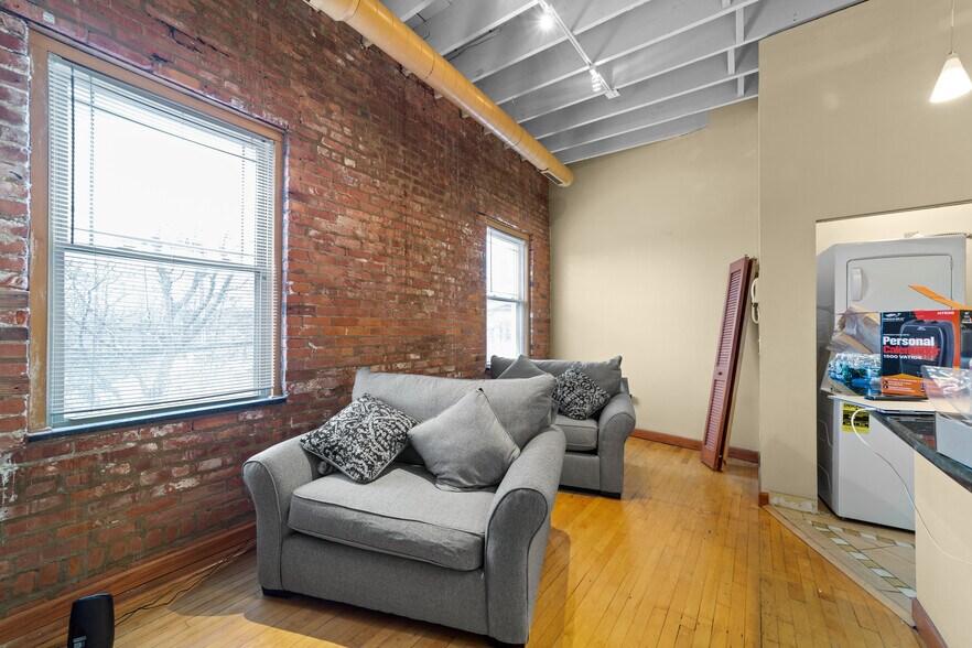 More Photos Of 2800-2806 Mayfield Rd, Cleveland Heights Storefront Retail Office For Sale
