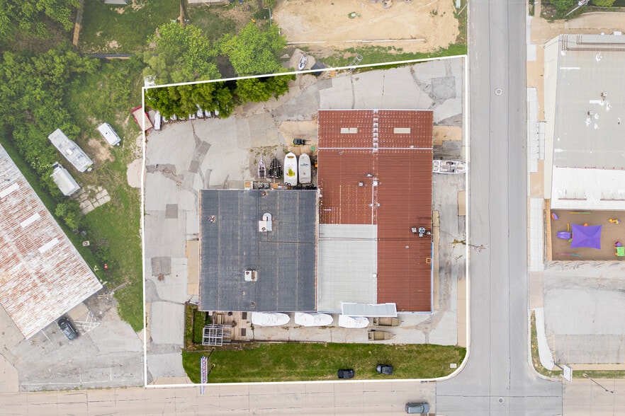 More Photos Of 812 Fort Crook Rd S, Bellevue Showroom For Sale