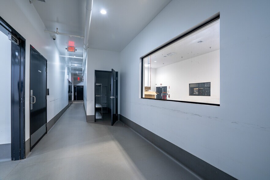 More Photos Of 19533 McLane St, Palm Springs Distribution For Sale