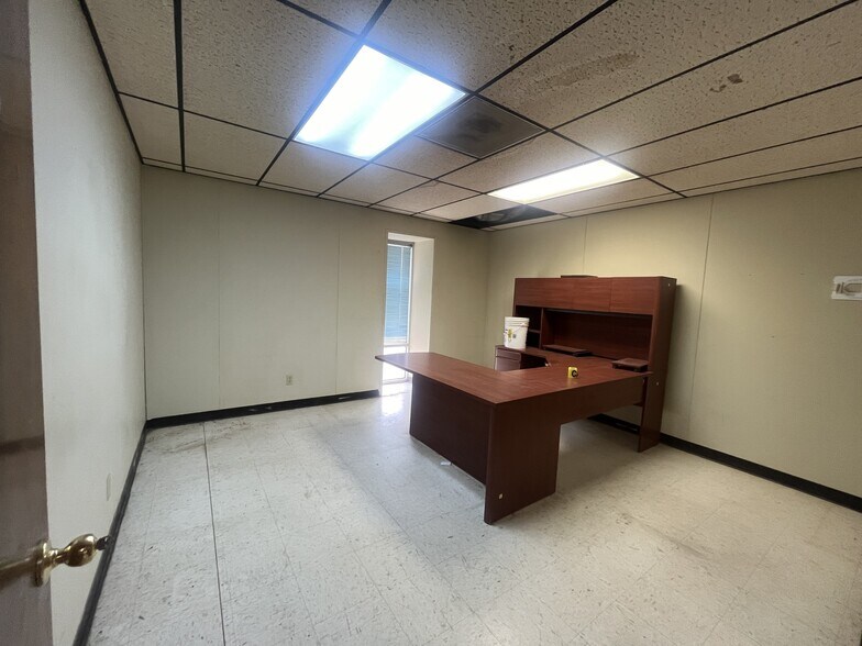 More Photos Of 1012 E Waylon Jennings Blvd, Littlefield Industrial For Sale