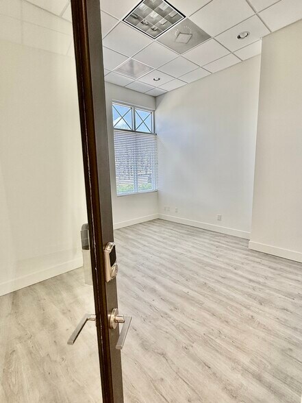 More Photos Of 4660 Cardinal Way, Naples Unknown For Lease