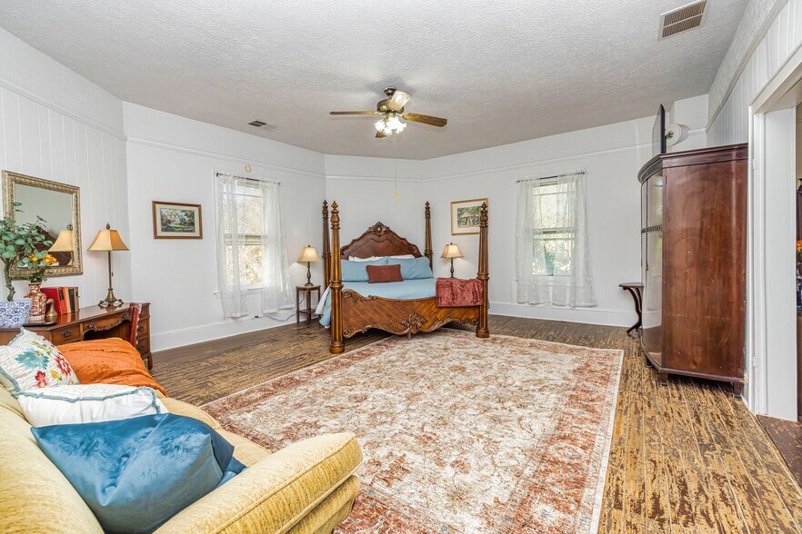 More Photos Of 252 Seavy St, Senoia Hospitality For Sale