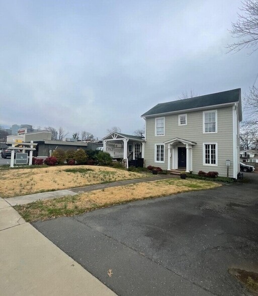More Photos Of 1821 Cumberland Ave, Charlotte Medical For Lease