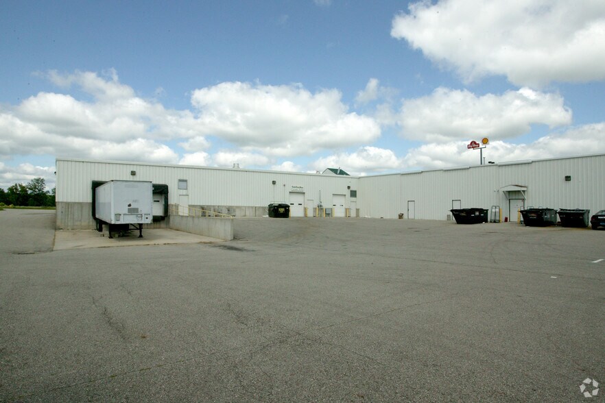More Photos Of 300-358 Reno Dr, Wayland General Retail For Lease