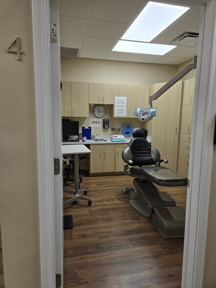 More Photos Of 13555 Automobile Blvd, Clearwater Medical For Lease