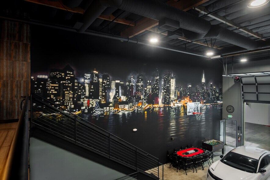 More Photos Of 3080 Airway Ave, Costa Mesa Showroom For Sale